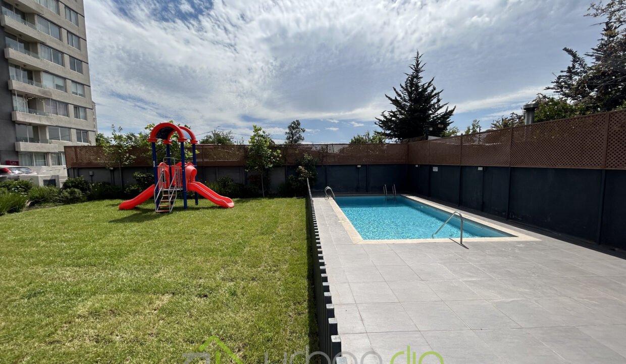 Piscina y parque